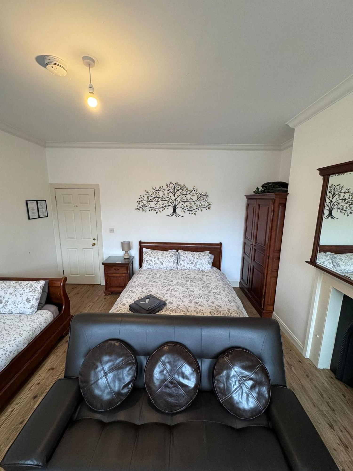 Parade School Guest Rooms 特维德上游的贝里克 外观 照片